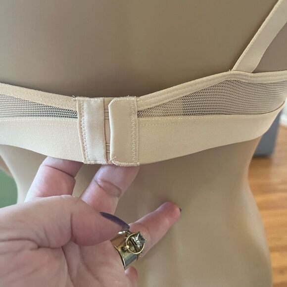 LIVELY The All-Day Deep V No-Wire Bra sz 36A EUC - Picture 4 of 7